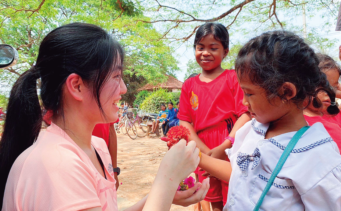 カンボジアの子供たちと交流し、生きる大切さを考える