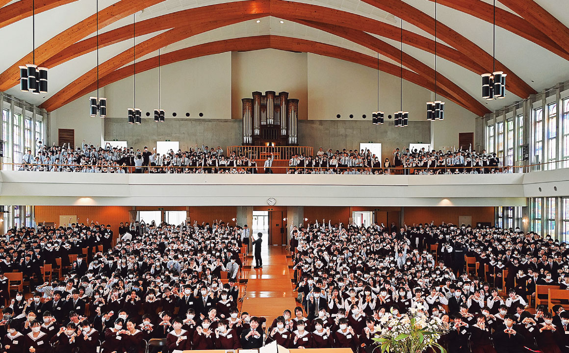 頌栄館（大礼拝堂）約1,300人を収容する礼拝堂
