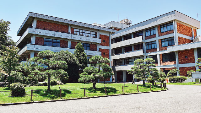 清泉女学院中学校・高等学校 外観