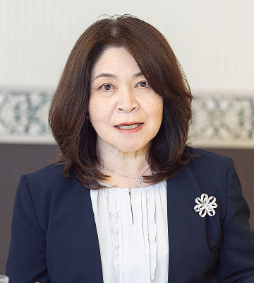 湘南白百合学園中学・高等学校 校長 岩瀬 有子