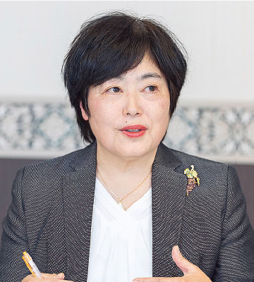 清泉女学院中学高等学校 校長 小川 幸子