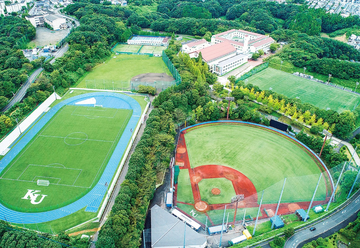木々に抱かれたキャンパスは各種グラウンドも含め東京ドーム3.7個分の広さ