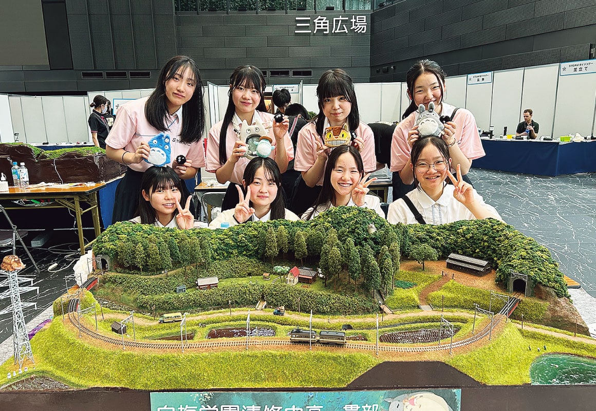 エリコラ「鉄道模型デザイン班」は「全国高等学校鉄道模型コンテスト」でモジュール部門「最優秀賞」「文部科学大臣賞」、1畳レイアウト部門「最優秀賞」を受賞