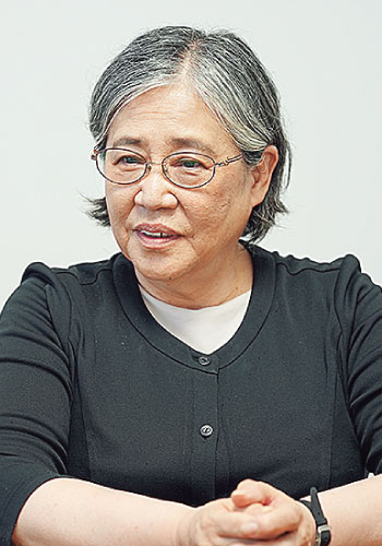 西　泰子