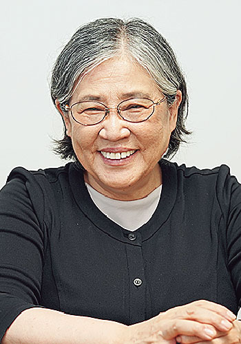 西　泰子