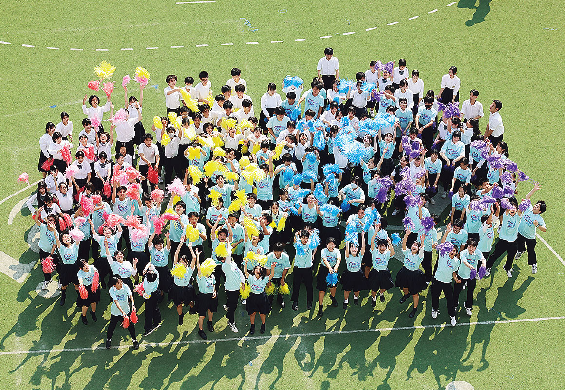 文化祭。開明では、中学生から高校生の多感な時期にさまざまな人と関わりながら、自分自身の在り方を見つめ、自ら考え行動し、仲間と協力し友情を深めることを大切にしている