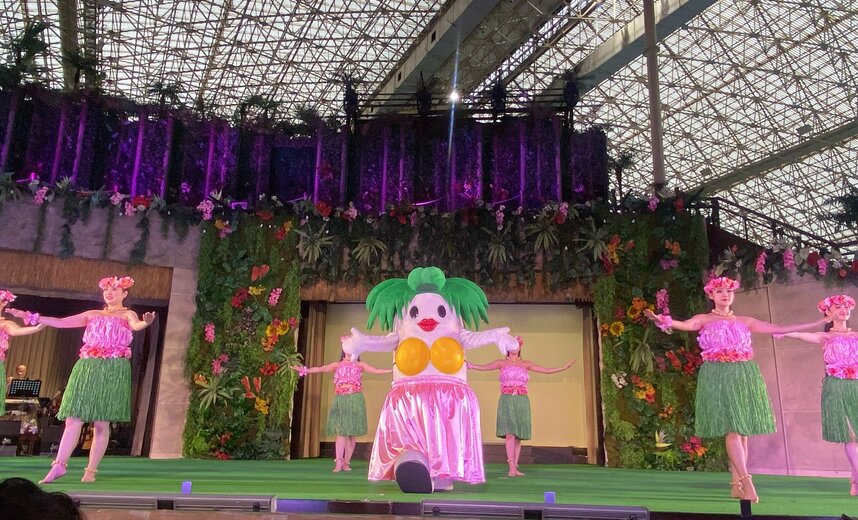 フラダンスを躍るCoCoネェさん