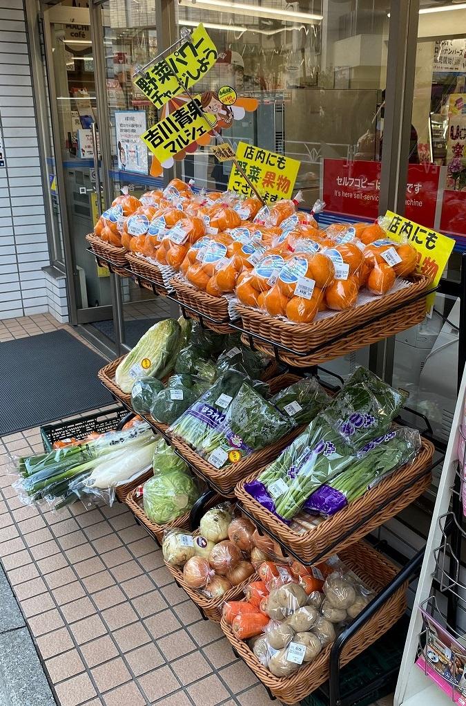 お客さまの要望に応え、昨年５月から野菜の取り扱い店舗を増やしました