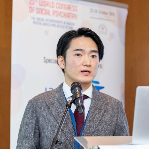 小塩靖崇さん