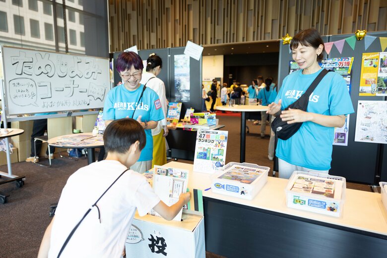 「ジュニアエラ大喜利」を募集した編集部ブース。たくさんのご応募ありがとうございます♡