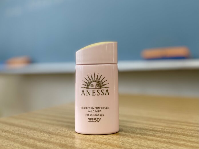 授業で使用したのは「資生堂アネッサパーフェクトUVマイルドミルク」。SPF50+、PA++++としっかり日焼けを防ぎながら、無添加・無香料・無着色で赤ちゃんにも使えます