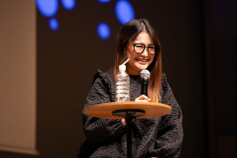 午後の部に出演のギャル曽根さん。事前に寄せられた子どもたちからのかわいい質問にたくさん答えてくれました。毎日のご飯づくりに役立つレシピも紹介!