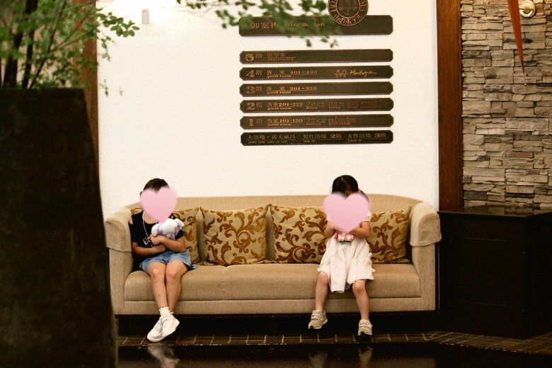 ホテルの雰囲気を察したのか、いつもよりお行儀のよい姉妹たち（小1・年少）