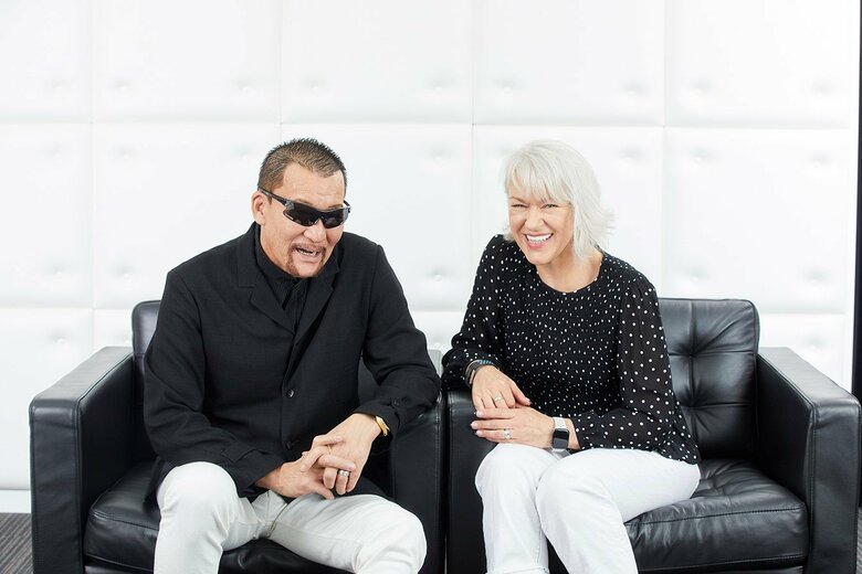 蝶野正洋さんと妻・マルティーナさん(提供)
